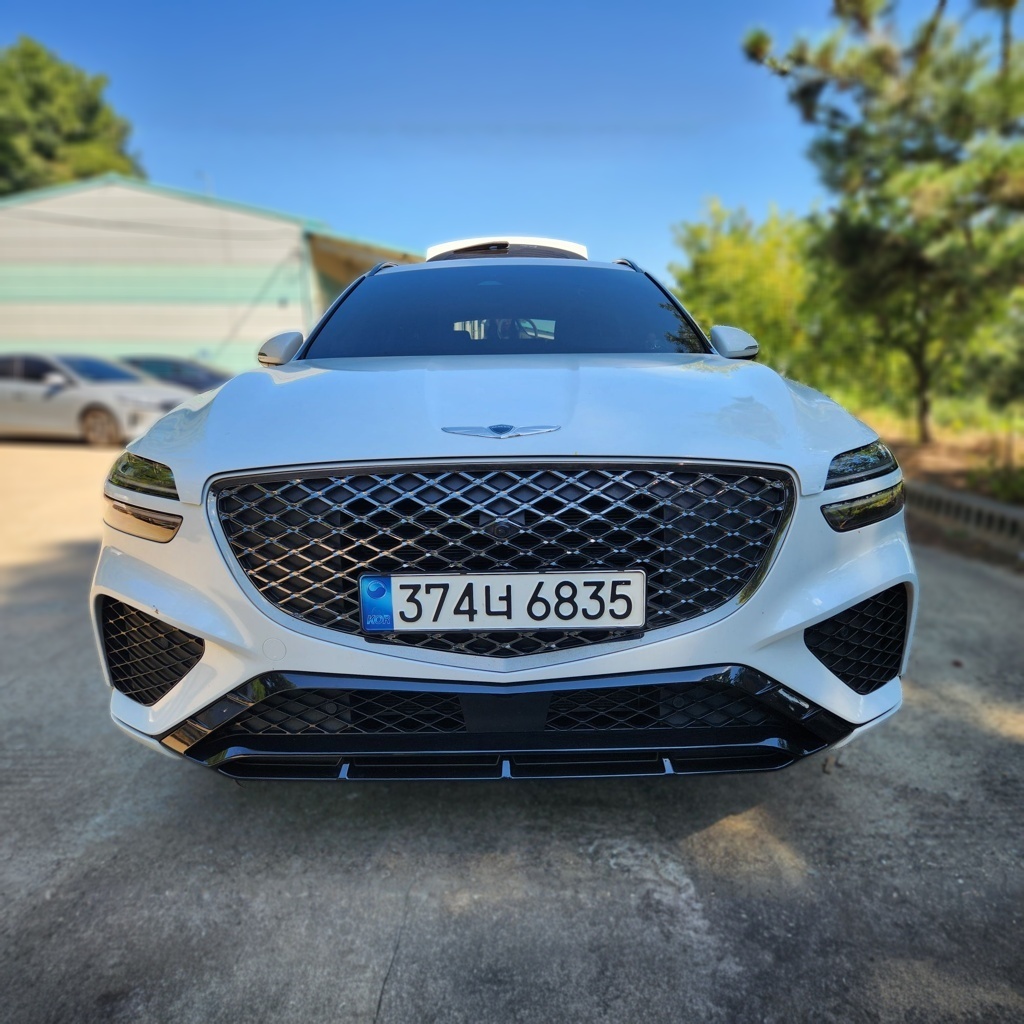 2023 GV70 2.5T Gasoline AWD — photograph 1 of 1