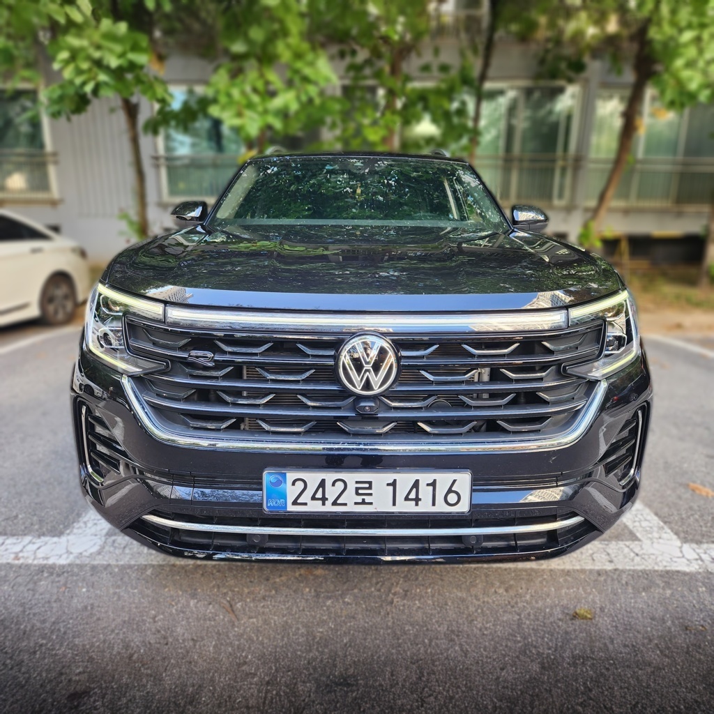 2025 Volkswagen Atlas 2 Generation 2,0 TSI 4MOTION R-Line 6-seater — photograph 1 of 1