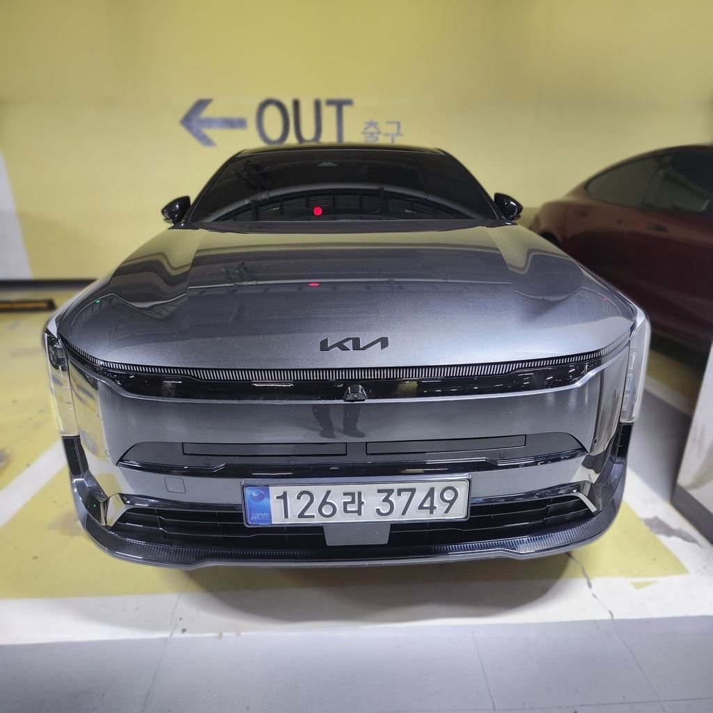 2025 Kia The New K8 1.6 TURBO Hybrid Signature Black — photograph 1 of 1