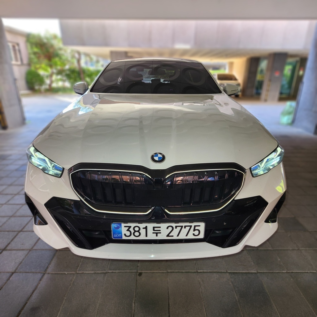 BMW 5 Series (G60)