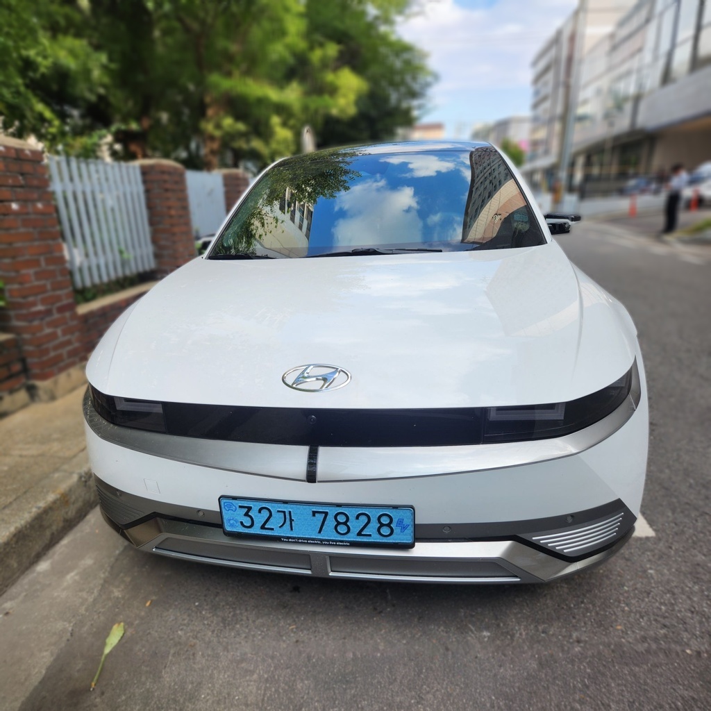 2023 Ioniq 5 Long Range Prestige — photograph 1 of 1