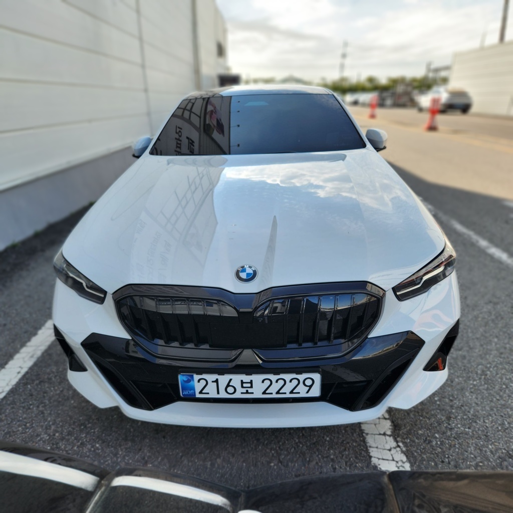 BMW 5 Series (G60)
