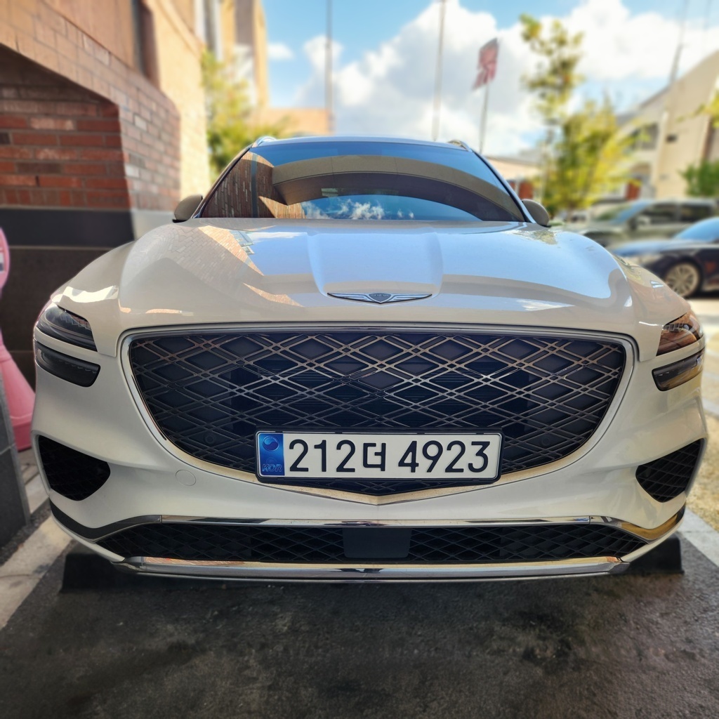 2025 GV70 FL 2.5T GASOLINE 2WD — photograph 1 of 1