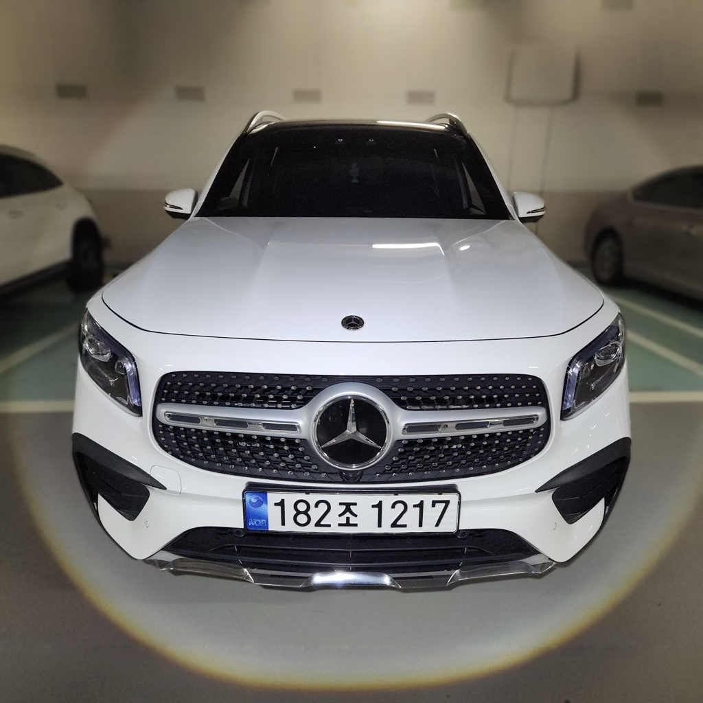 2023 Mercedes-Benz GLB250 4MATIC — photograph 1 of 1