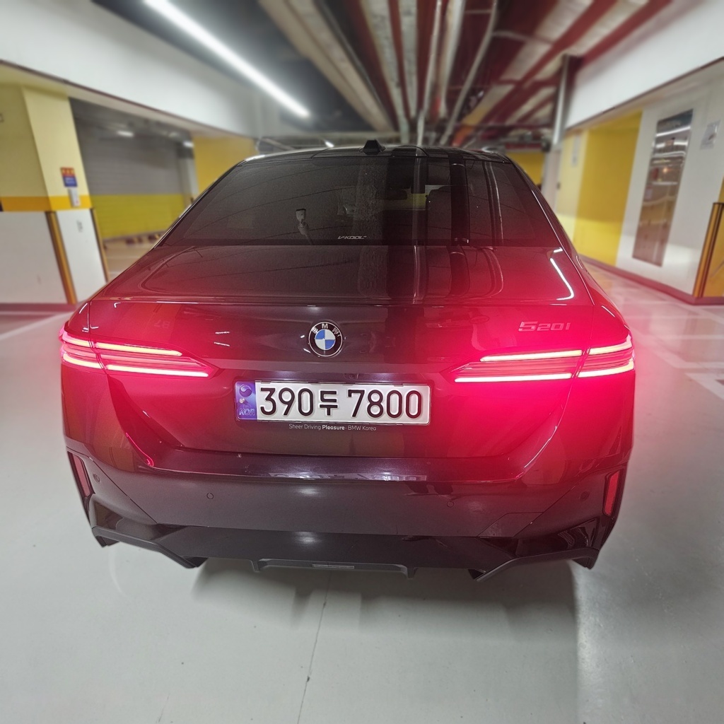 2024 BMW 5 SERIES (G60) 520i M SPORT — photograph 1 of 1