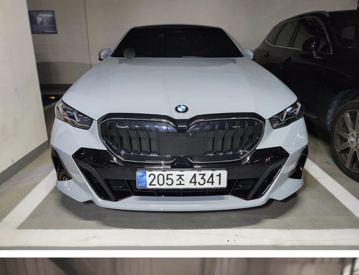 BMW 5 Series (G60)