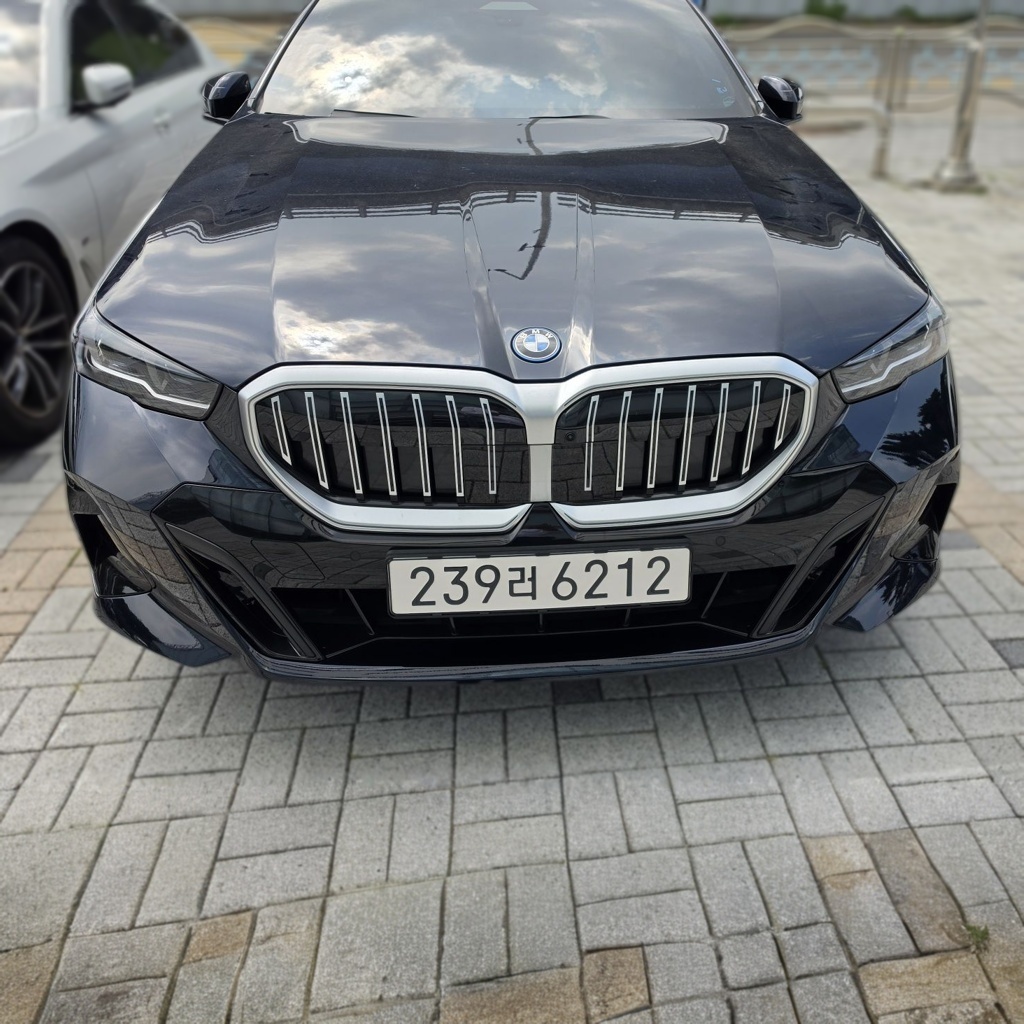 BMW 5 Series (G60)
