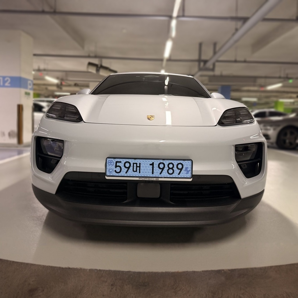 Porsche Macan Electric