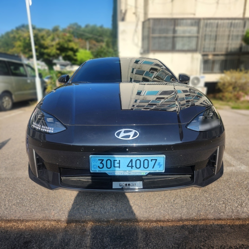 2023 IONIQ 6 Long Range Prestige — photograph 1 of 1