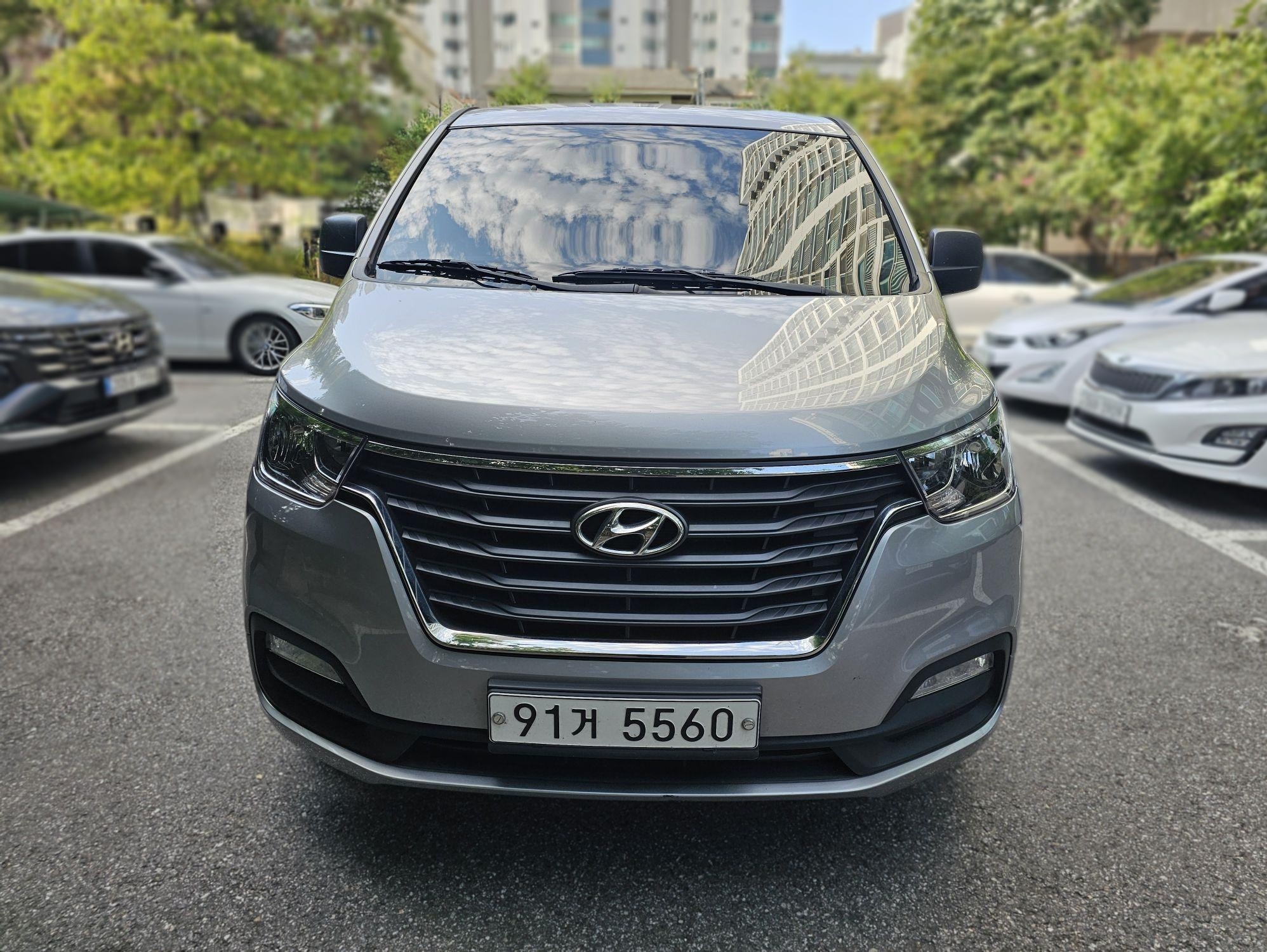 Hyundai The New Grand Starex
