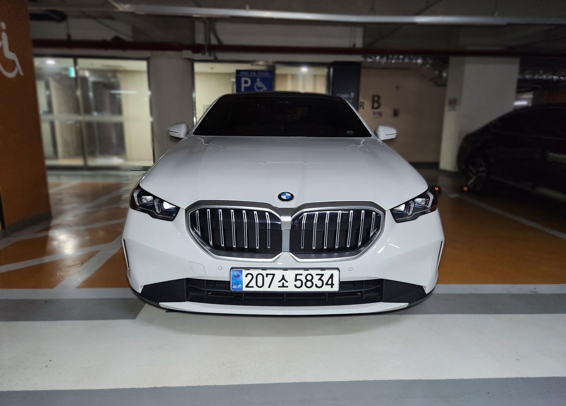 BMW 5 Series (G60)