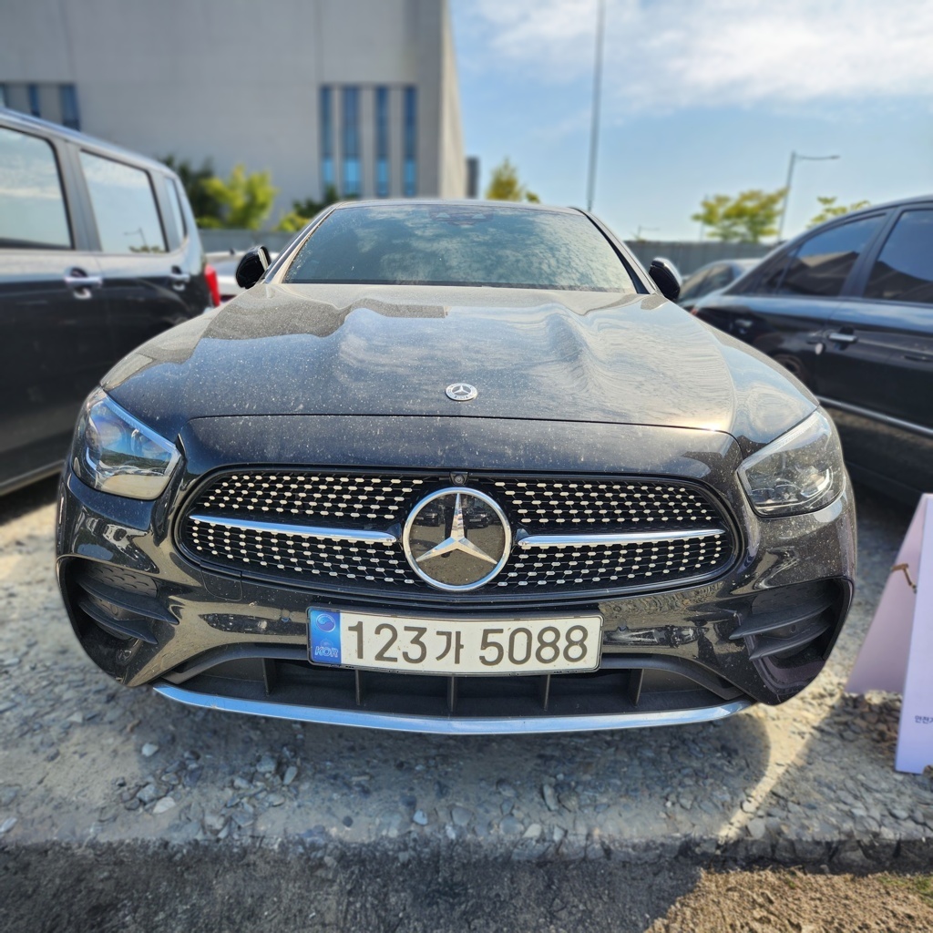 2023 Mercedes-Benz E250 AMG Line — photograph 1 of 1