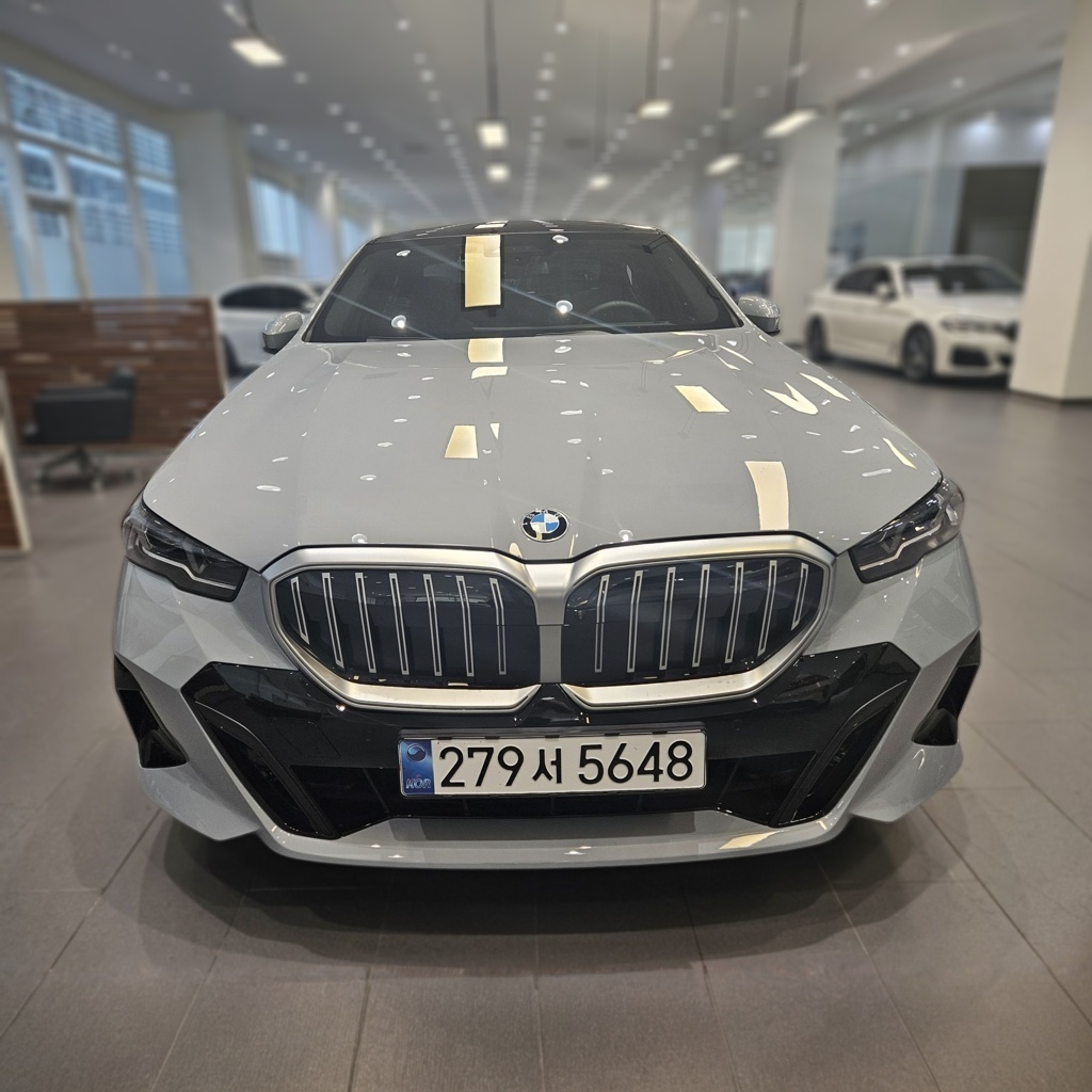 BMW 5 Series (G60)