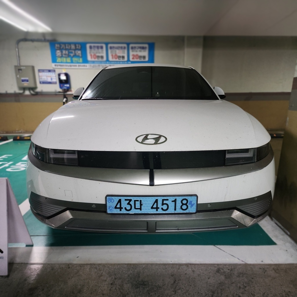 2022 Ioniq 5 Long Range Prestige — photograph 1 of 1