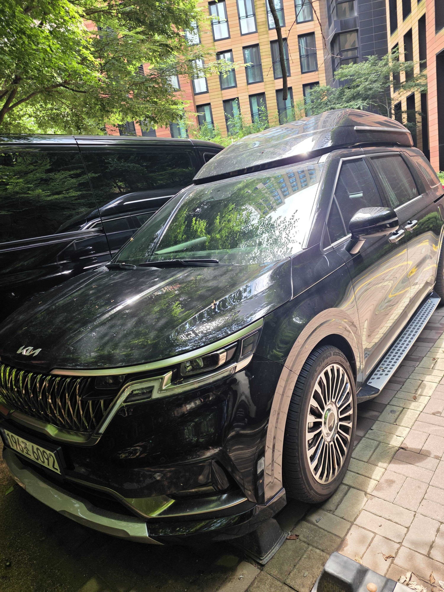 2023 Kia CARNIVAL 4 Generation Gasoline 9-seater High Limousine Signature — photograph 1 of 1
