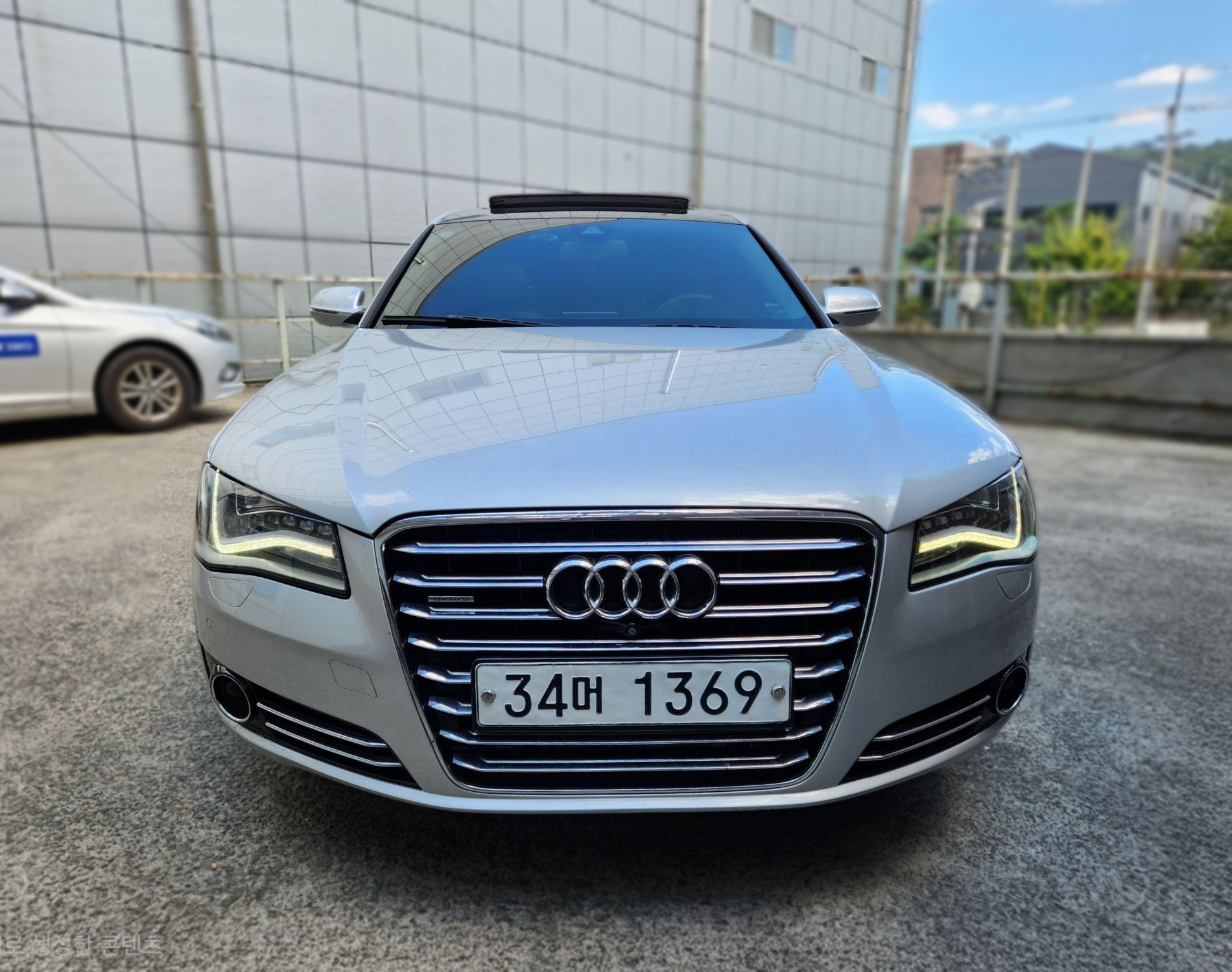 Audi A8 (D4)