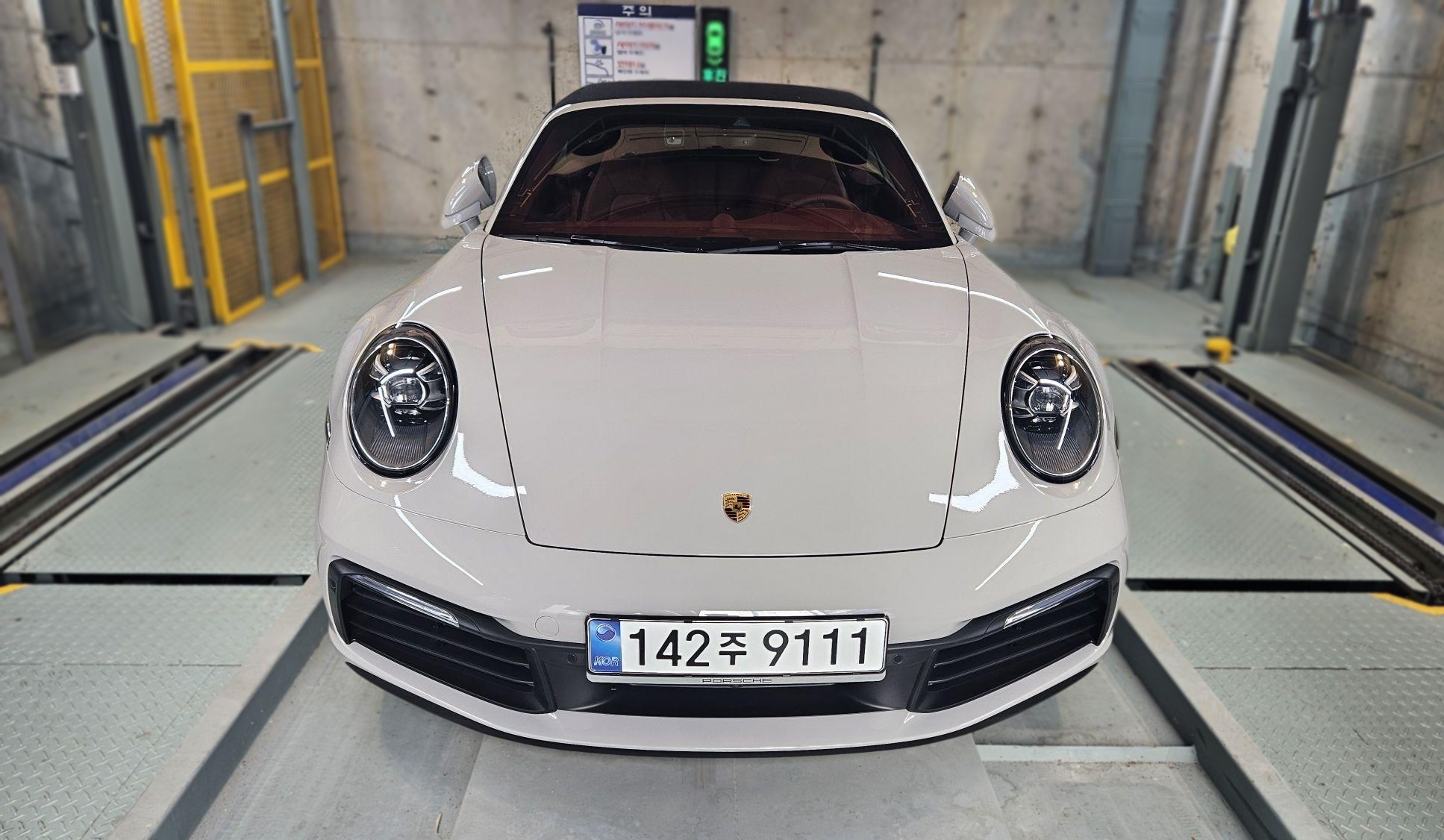 Porsche 911 (992)