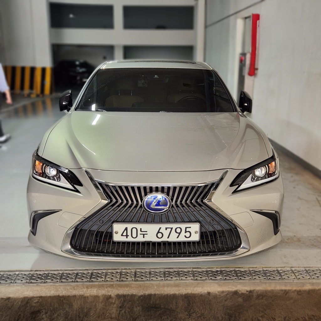 Lexus ES300h 7th Gen