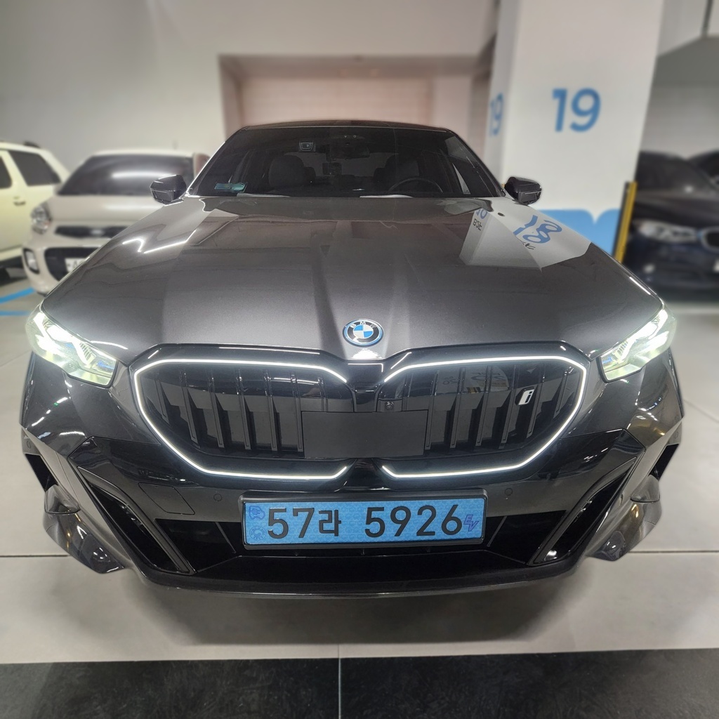 BMW i5