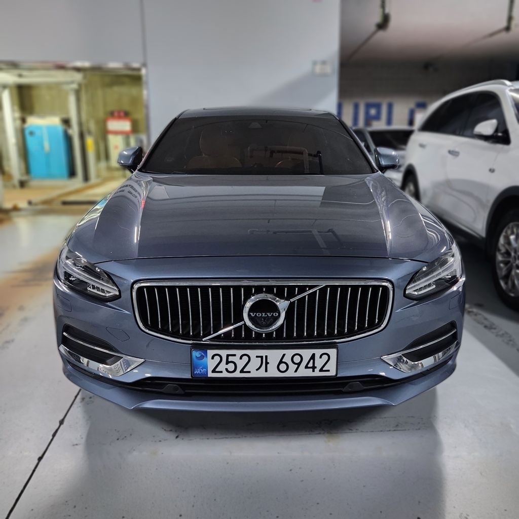 Volvo S90