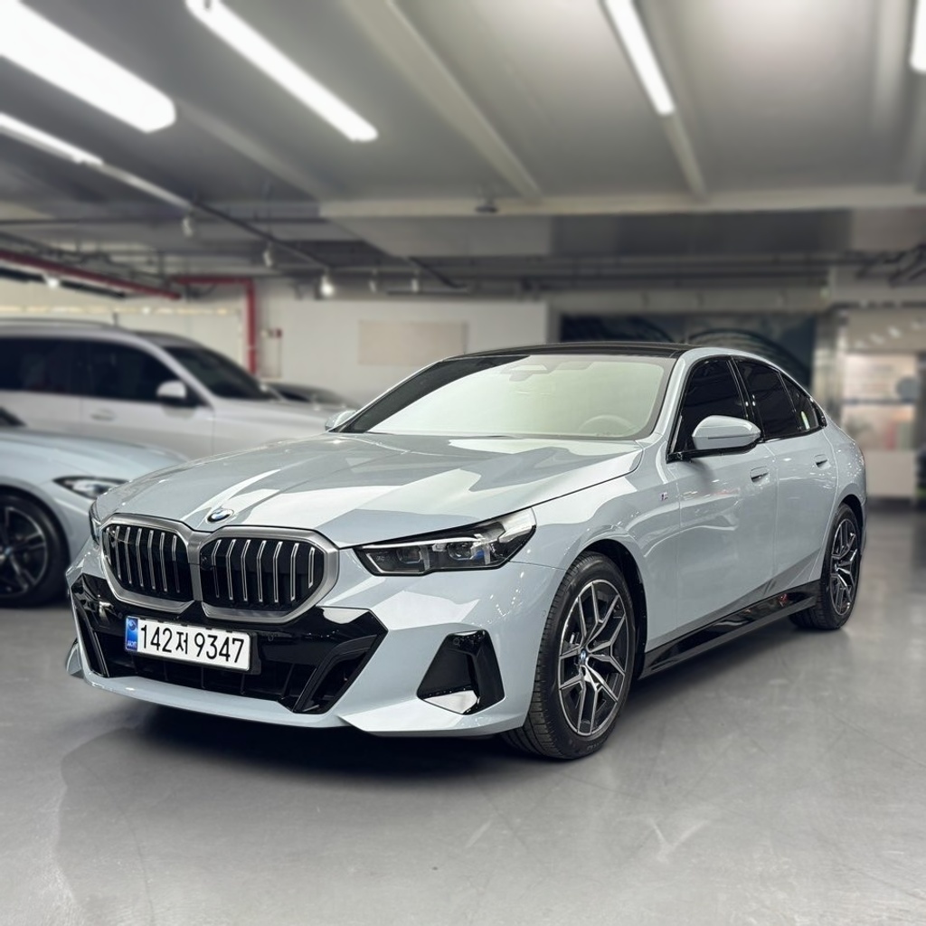 BMW 5 Series (G60)