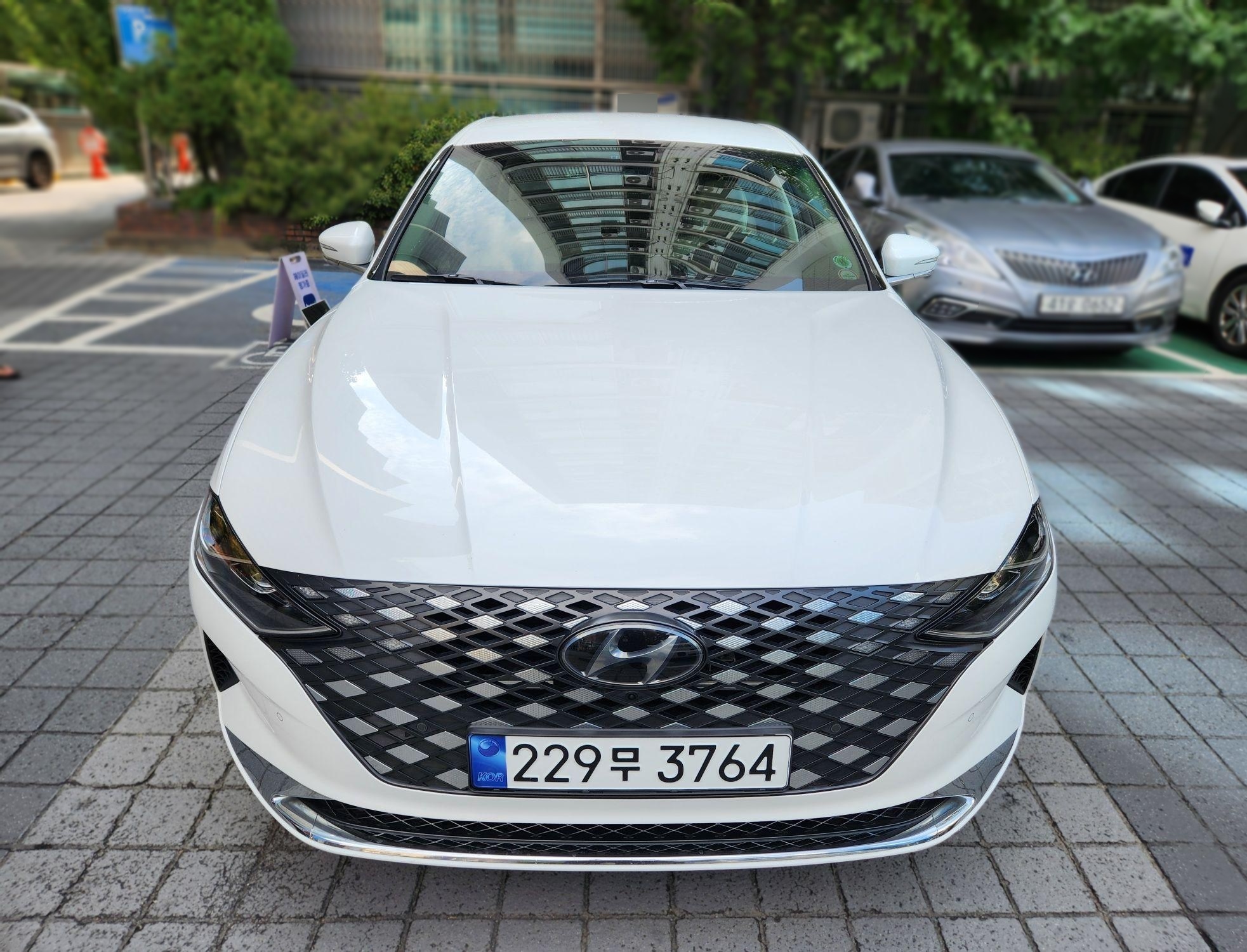 Hyundai The New Grandeur IG Hybrid