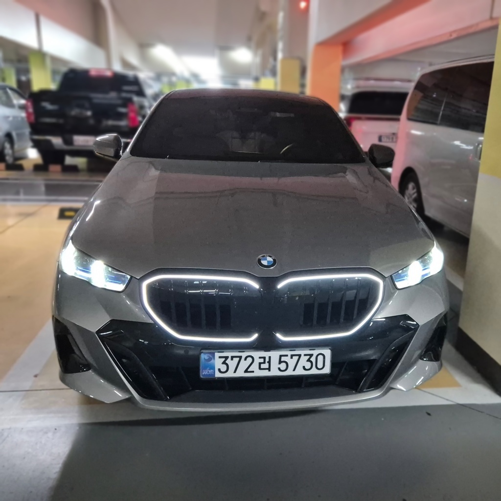 BMW 5 Series (G60)