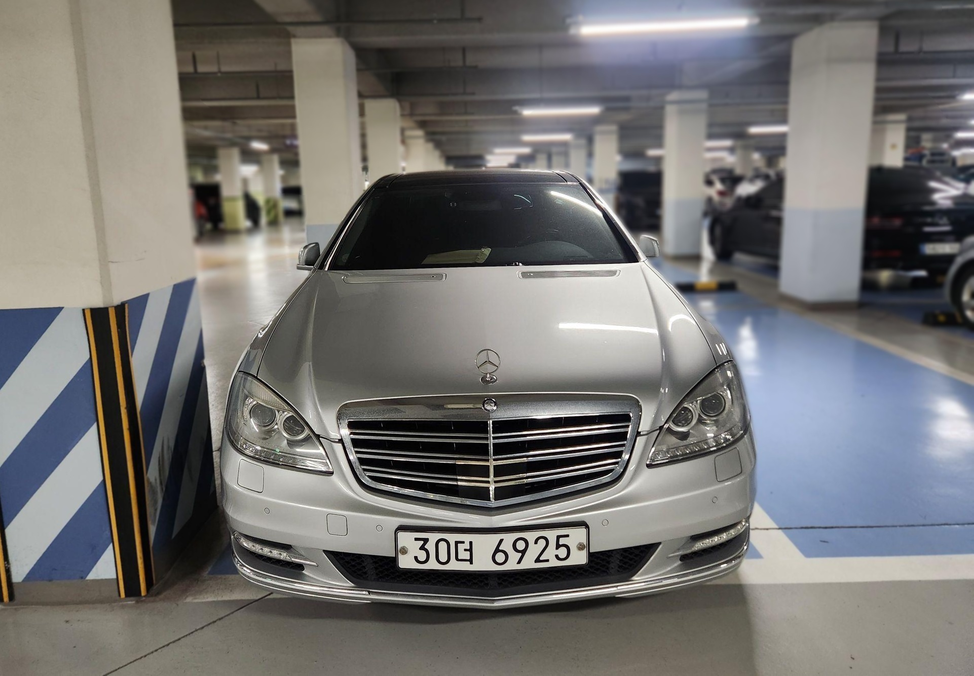 Mercedes-Benz S-Class (W221)