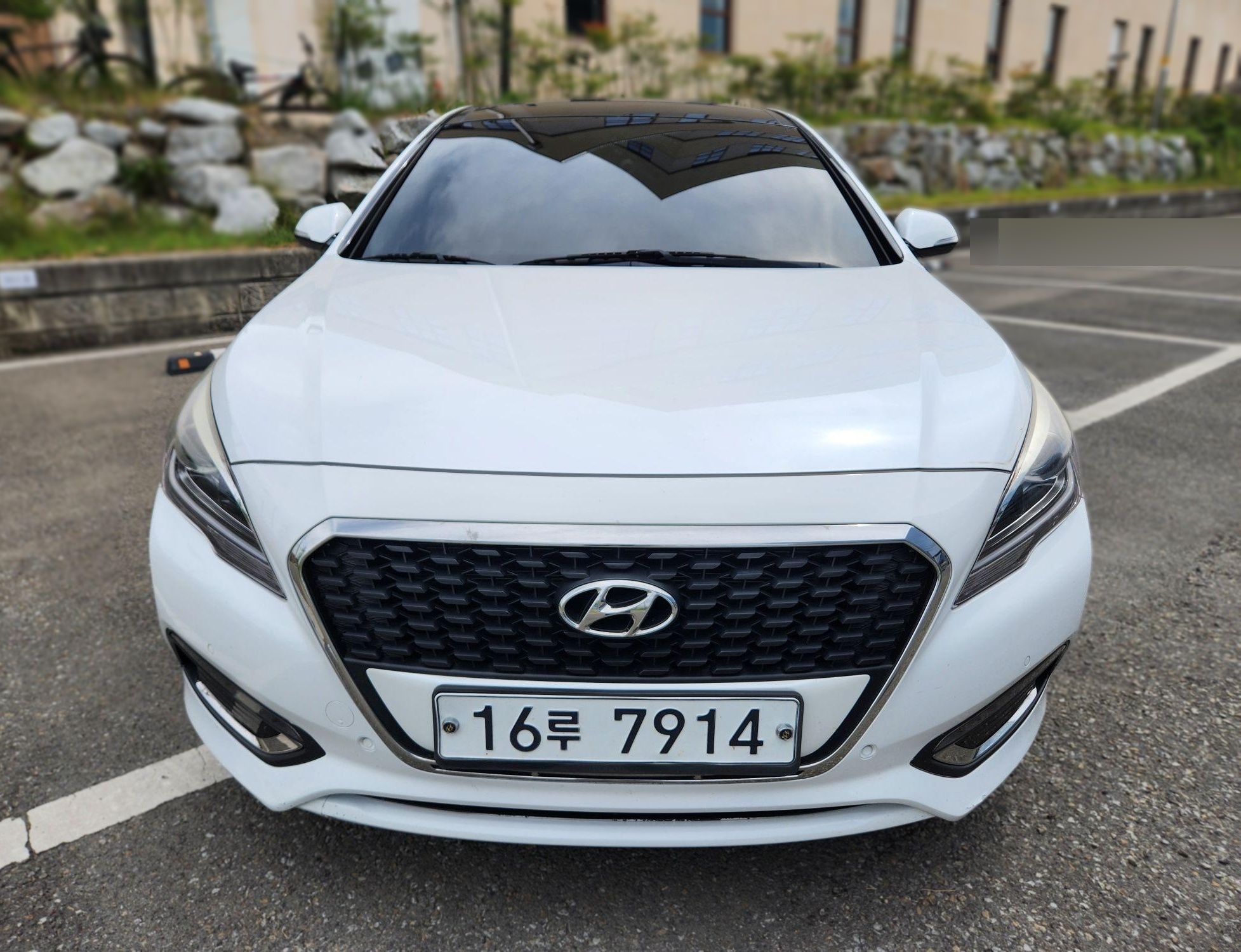 Hyundai LF Sonata Hybrid
