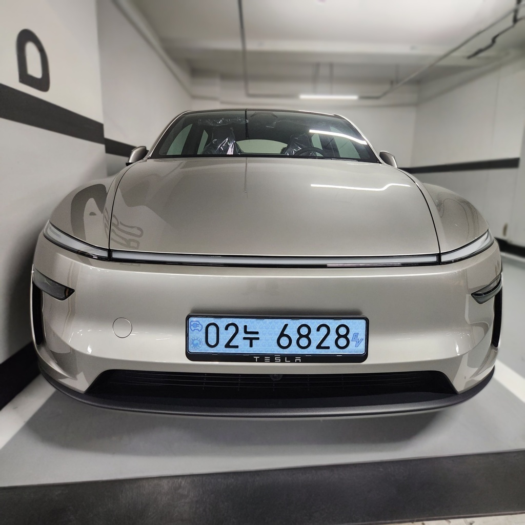 2026 Tesla Model Y Juniper L Long Range AWD — photograph 1 of 1