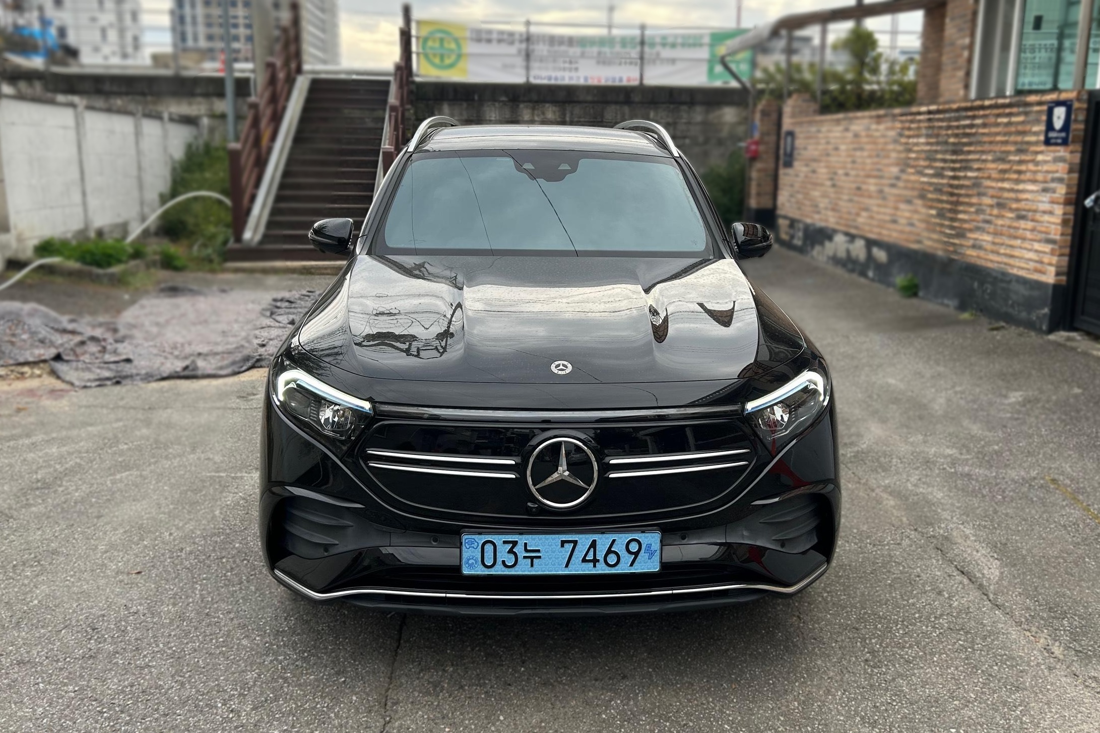 Mercedes-Benz EQB X243