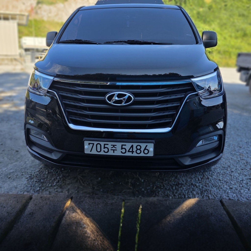 Hyundai The New Grand Starex