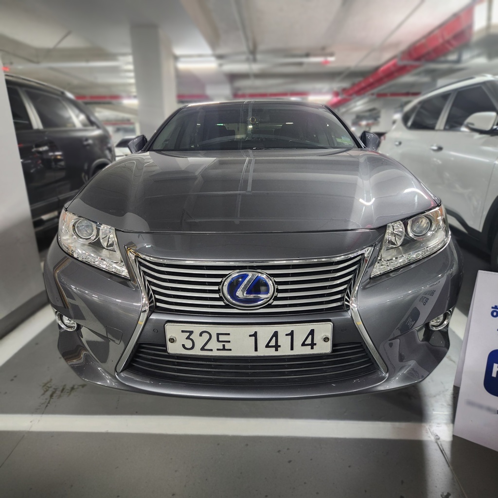 Lexus New ES300h
