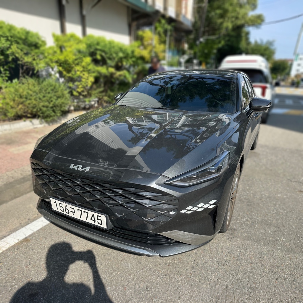 2023 Kia K8 3.5 Gasoline 4WD PLATINUM — photograph 1 of 1