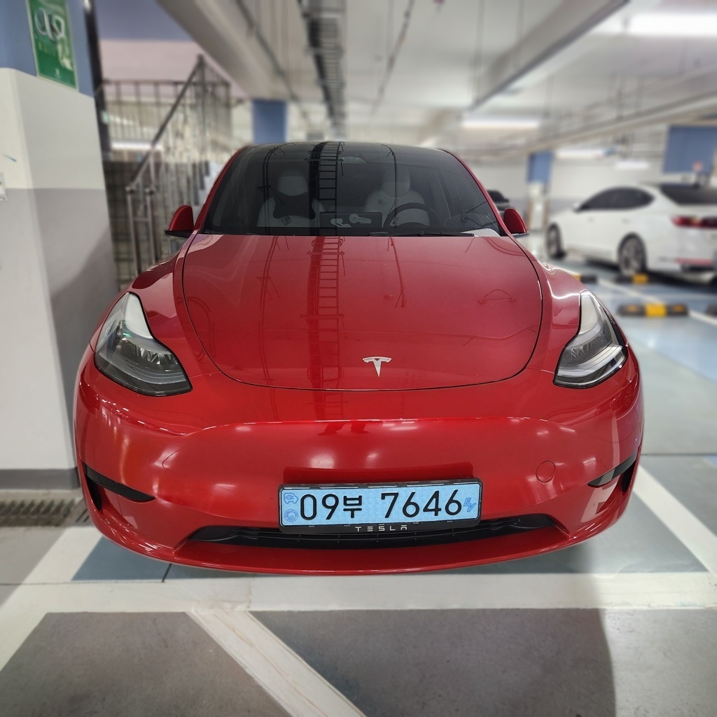 2024 TESLA Model Y RWD — photograph 1 of 1