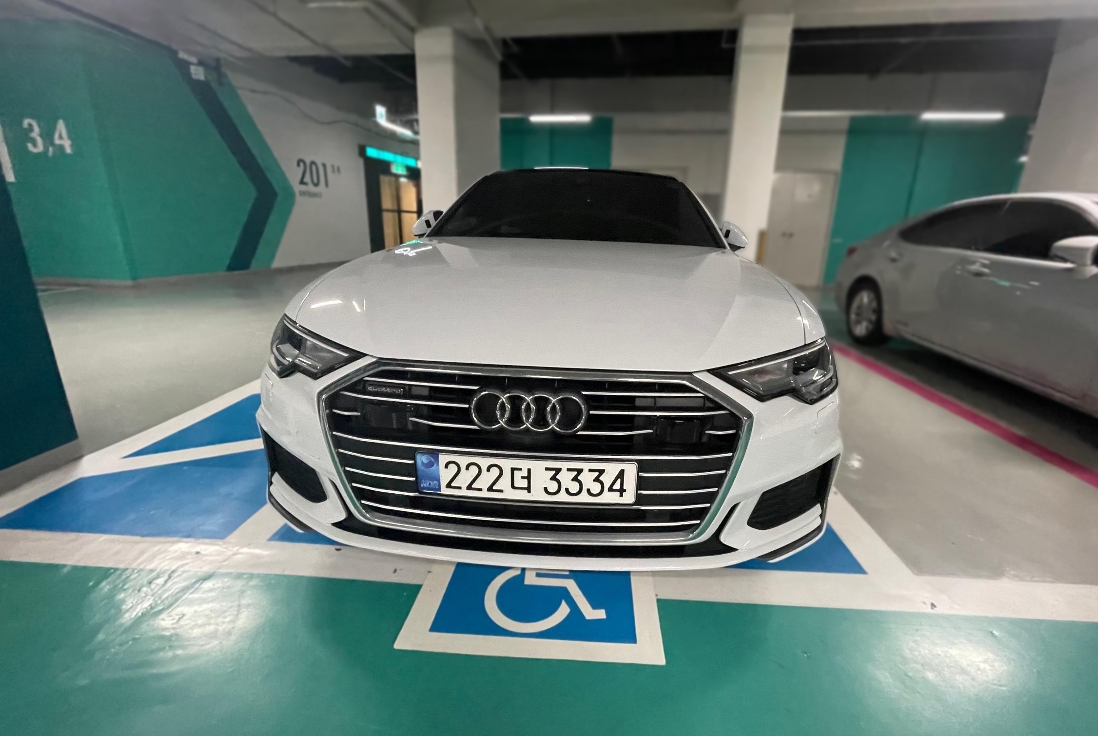 Audi A6 (C8)