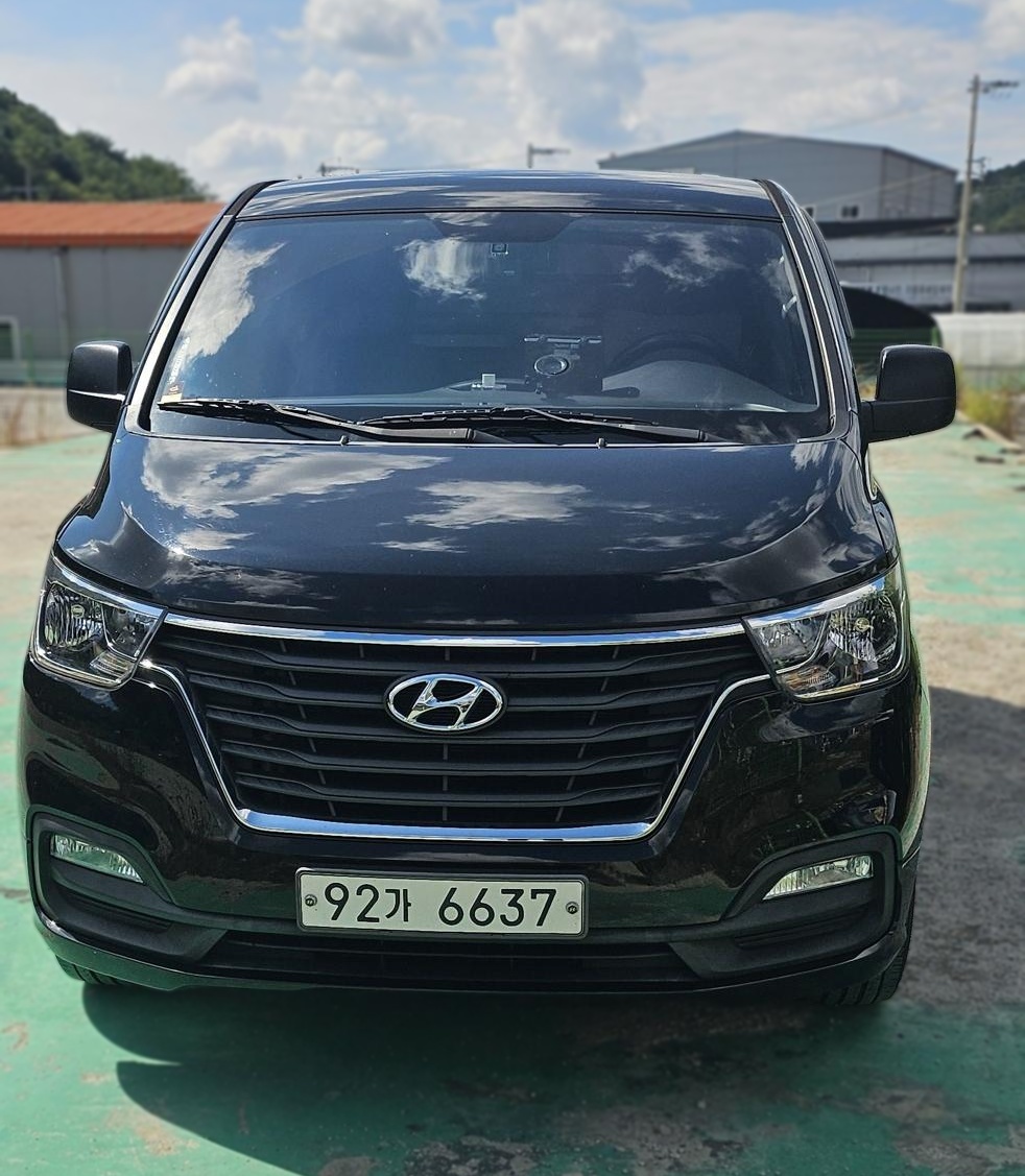 Hyundai The New Grand Starex