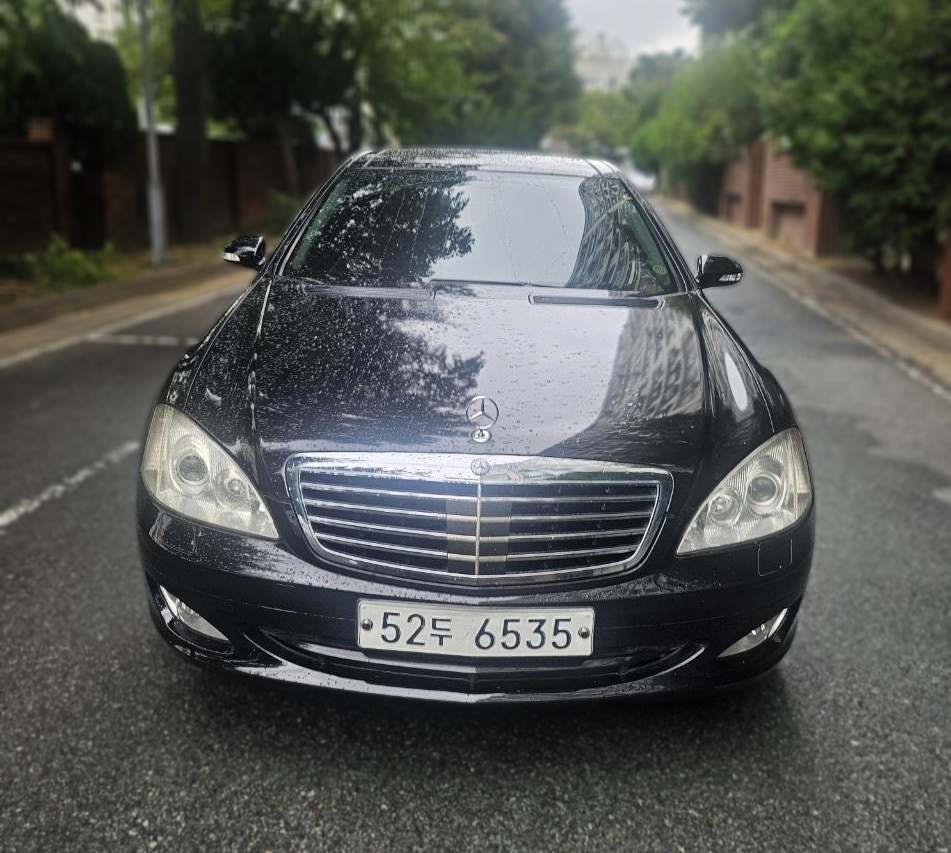 Mercedes-Benz S-Class (W221)