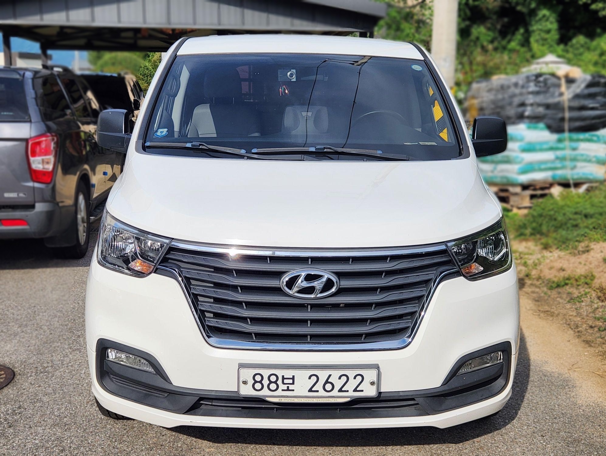 Hyundai The New Grand Starex