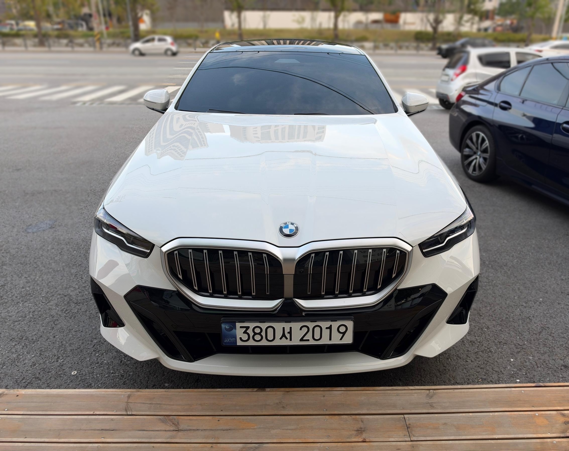 BMW 5 Series (G60)