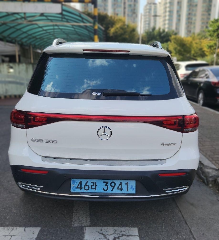 Mercedes-Benz EQB X243