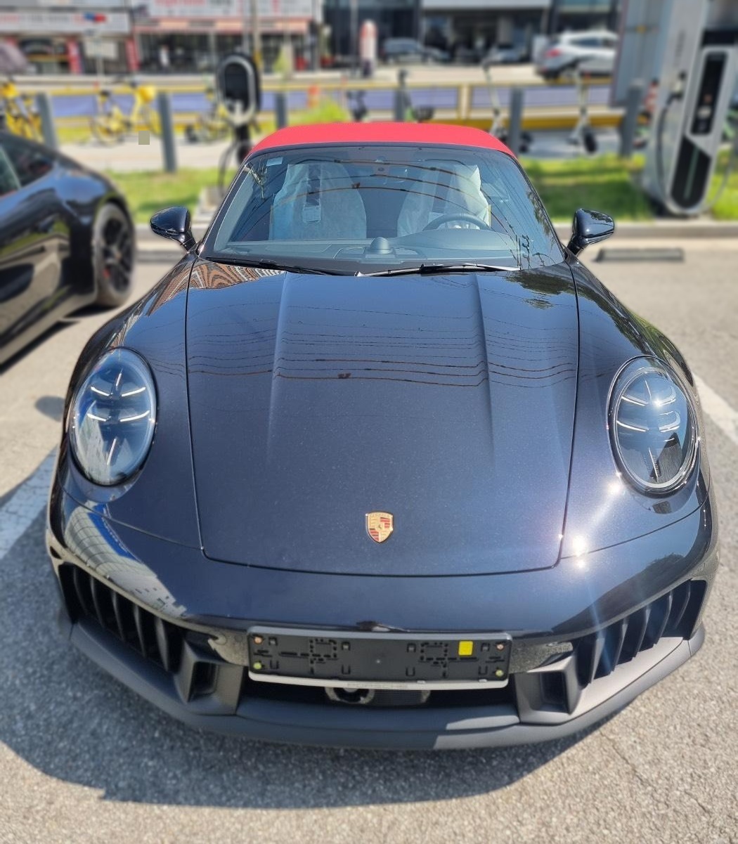 Porsche 911 (992)