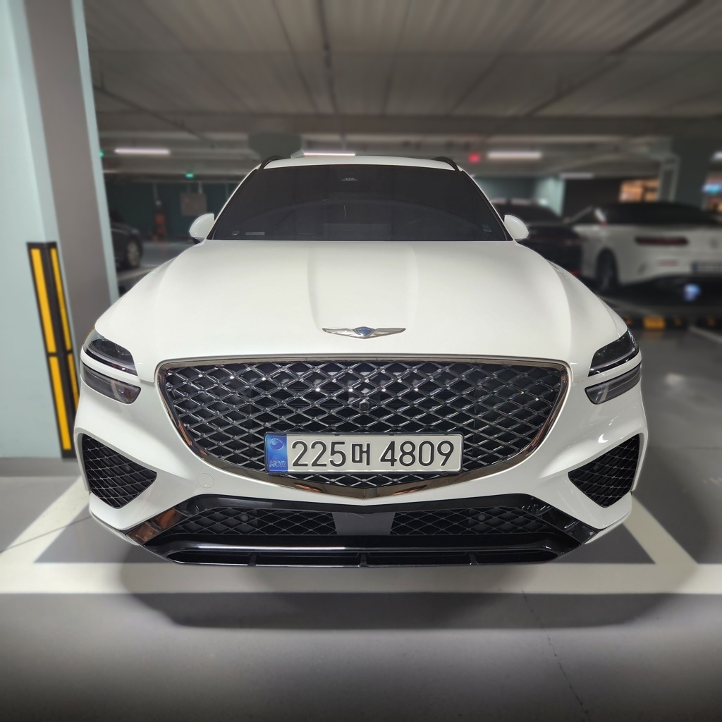 2023 Genesis GV70 2.5T Gasoline AWD — photograph 1 of 1