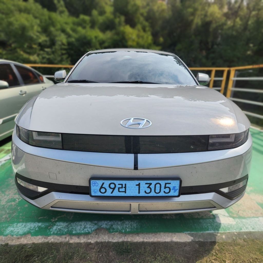 2022 Hyundai Ioniq 5 Long Range Exclusive — photograph 1 of 1