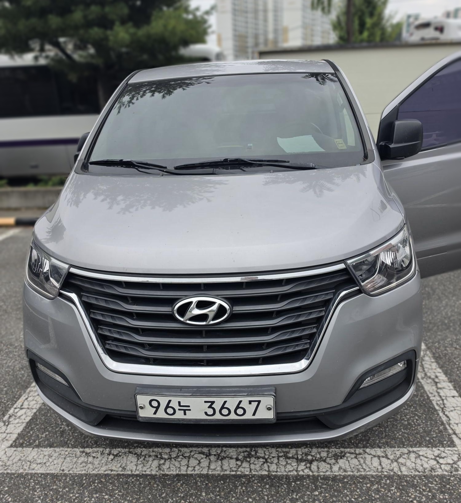 Hyundai The New Grand Starex