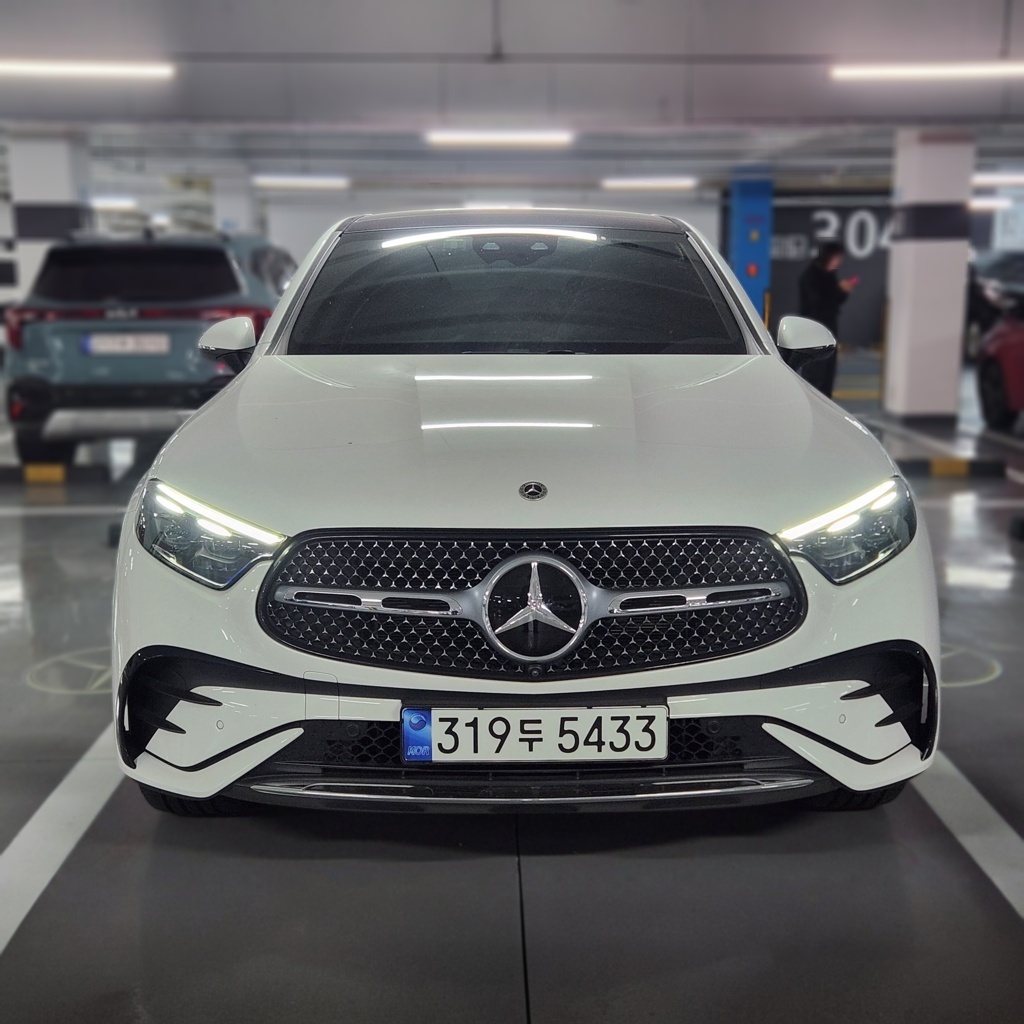 2024 Mercedes-Benz GLC300 4MATIC Coupe — photograph 1 of 1