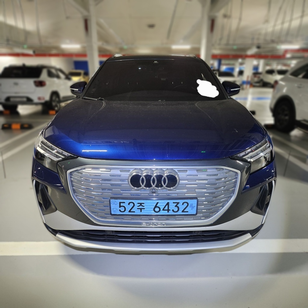 2022 Audi Q4 e-tron 40 Premium — photograph 1 of 1