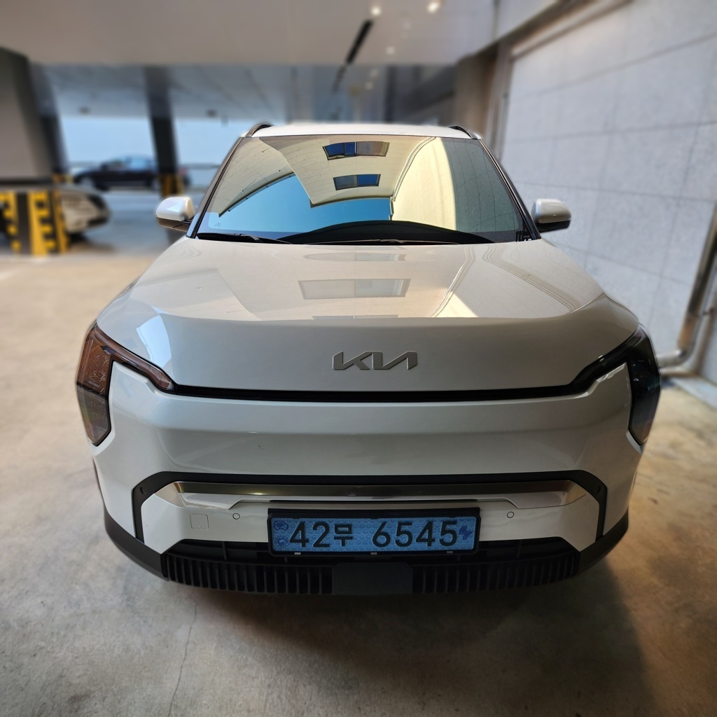 2025 Kia EV3 Long Range EARTH — photograph 1 of 1