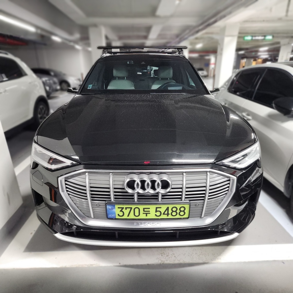 2023 AUDI e- e-tron 55 Quattro — photograph 1 of 1