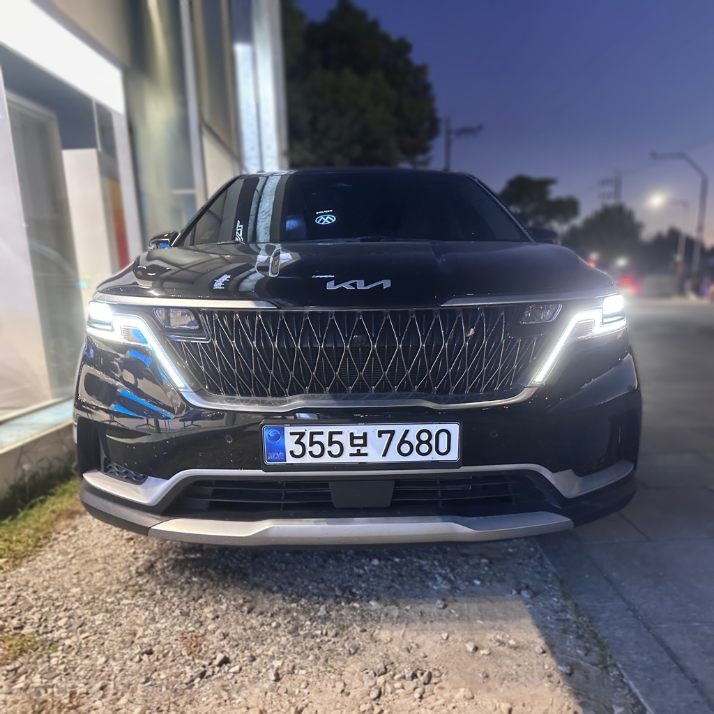 2023 Kia CARNIVAL 4 Generation Gasoline 9-seater Prestige — photograph 1 of 1